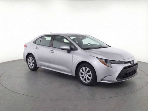 Used 2024 Toyota Corolla LE image 4