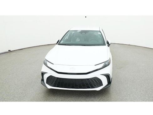 Used 2026 Toyota Camry SE FWD image 15