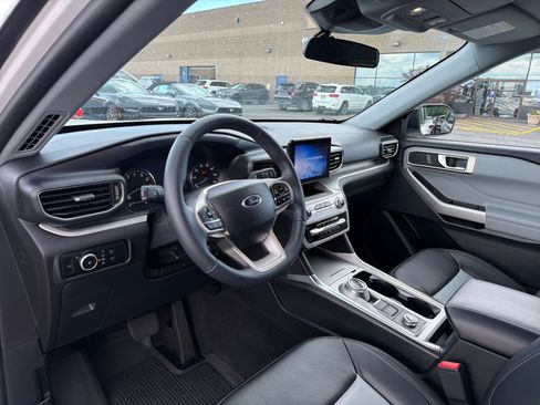 Used 2023 Ford Explorer XLT w/ Equipment Group 202A AWD/4WD image 9