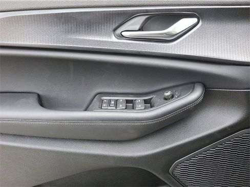 New 2025 Jeep Grand Cherokee L Altitude image 8