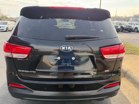 Used 2018 Kia Sorento FWD image 6