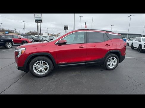 Used 2023 GMC Terrain SLE w/ Driver Convenience Package image 4