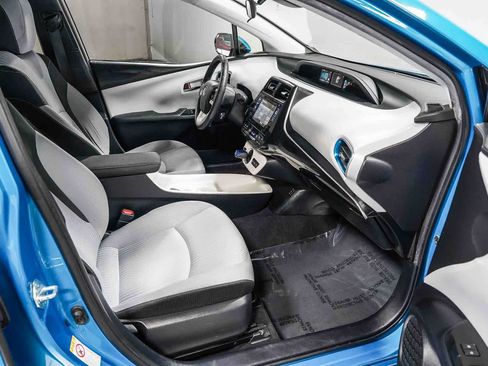 Used 2017 Toyota Prius Prime Plus w/ Carpet Mat Package FWD image 17