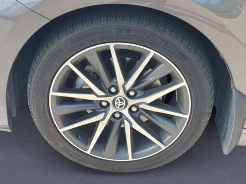 Used 2021 Toyota Camry XLE FWD image 5