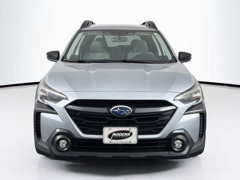 Used 2023 Subaru Outback Premium AWD/4WD image 4