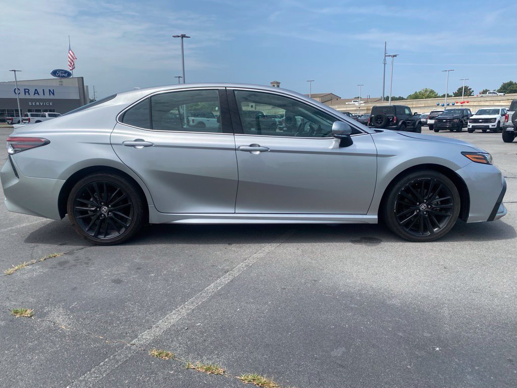 Used 2024 Toyota Camry XSE FWD image 8