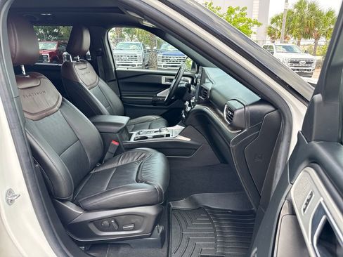 Used 2022 Ford Explorer Platinum w/ Equipment Group 601A AWD/4WD image 27