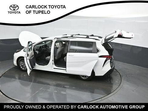 Used 2022 Toyota Sienna LE image 51