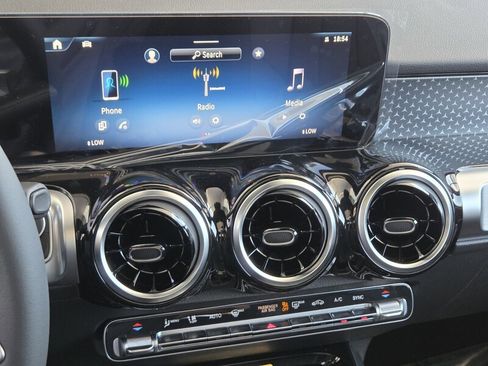 New 2026 Mercedes-Benz GLB 250 image 23