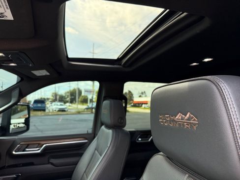 Used 2024 Chevrolet Silverado 2500 High Country w/ High Country Premium Package image 8