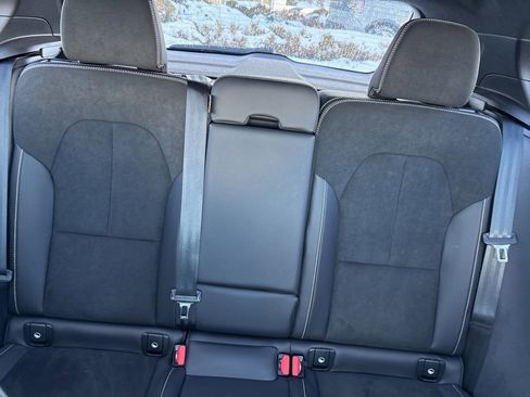 Used 2022 Volvo XC40 T5 R-Design w/ Climate Package image 30