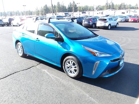 Used 2020 Toyota Prius XLE image 7