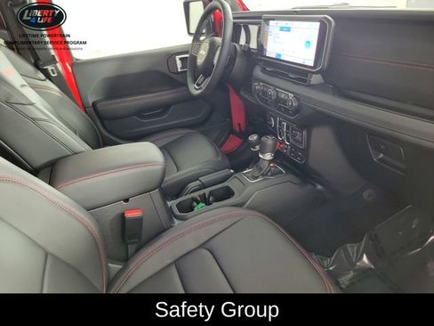 Used 2025 Jeep Wrangler Unlimited Rubicon image 19