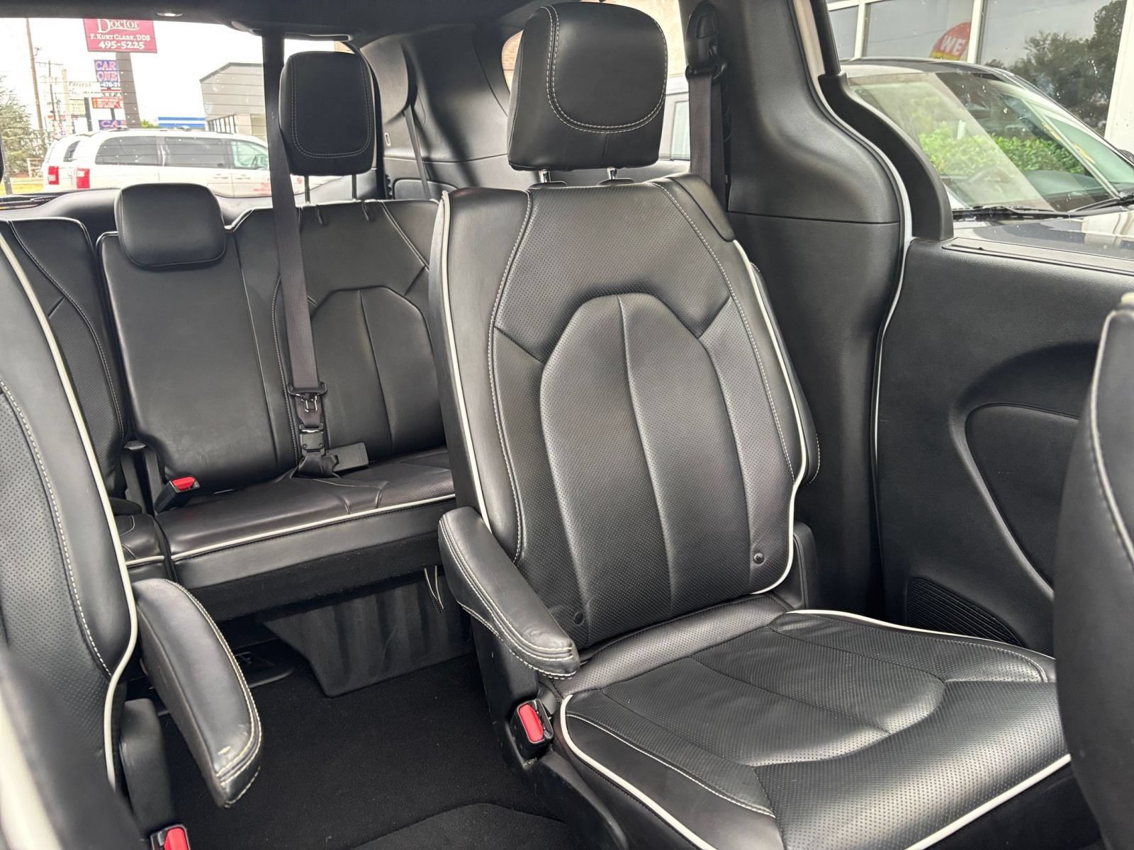 Used 2025 Chrysler Pacifica Limited FWD image 42
