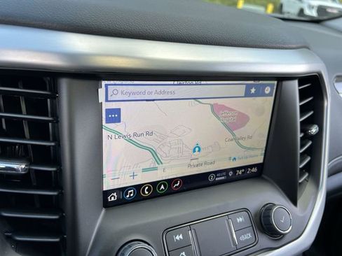 Used 2023 GMC Acadia SLT w/ Preferred Package image 12