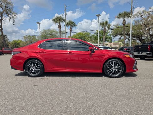 Used 2024 Toyota Camry XLE image 3