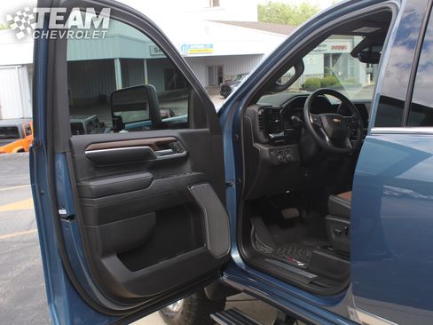 Used 2024 Chevrolet Silverado 2500 High Country w/ Technology Package AWD/4WD image 10