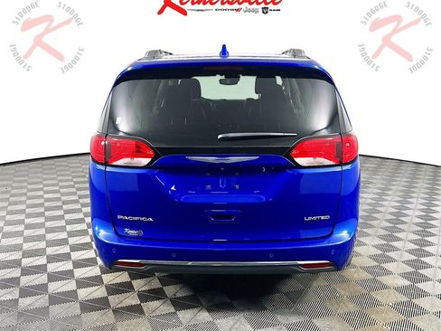 Used 2018 Chrysler Pacifica Limited w/ Tire & Wheel Group image 6