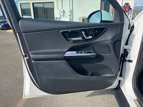 Used 2024 Mercedes-Benz GLC 300 image 18