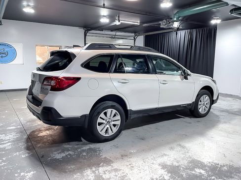 Used 2019 Subaru Outback 2.5i Premium image 8