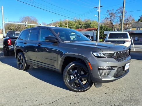 New 2025 Jeep Grand Cherokee Limited image 2