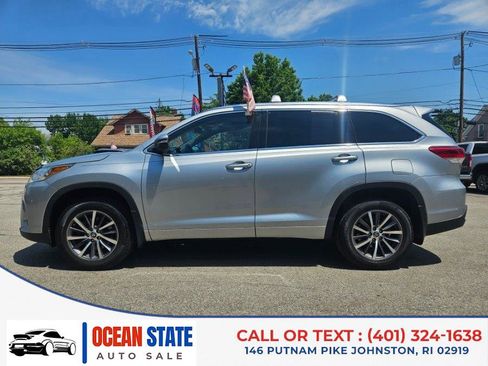 Used 2017 Toyota Highlander XLE AWD/4WD image 2