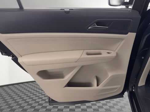 Used 2022 Volkswagen Atlas SEL AWD/4WD image 17