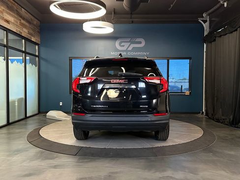 Used 2022 GMC Terrain SLE w/ Driver Convenience Package AWD/4WD image 4