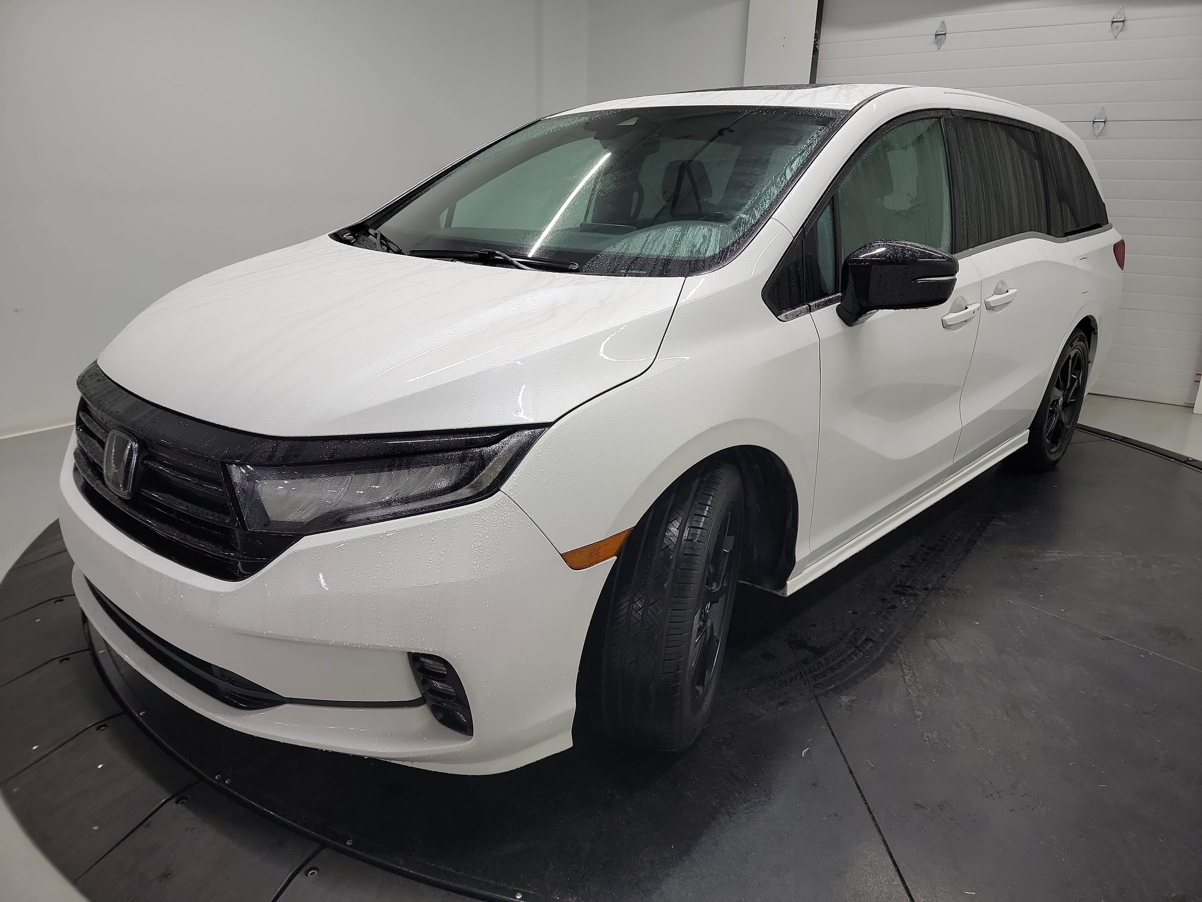Used 2024 Honda Odyssey Sport image 3