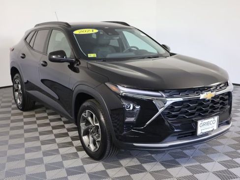 Used 2024 Chevrolet Trax LT image 1