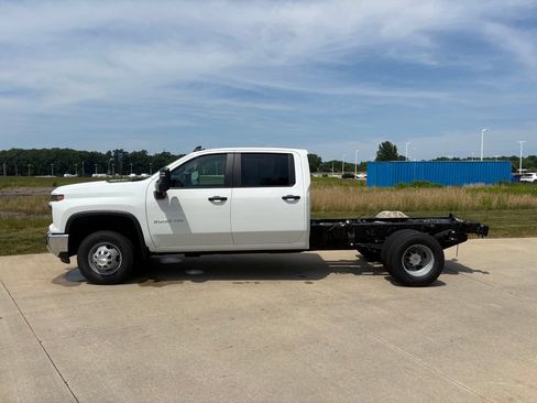 Used 2026 Chevrolet Silverado 3500 W/T w/ WT Convenience Package AWD/4WD image 6
