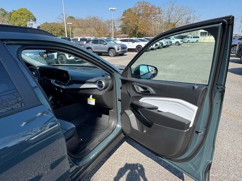 New 2026 Chevrolet Trax LT w/ Driver Confidence Package image 13