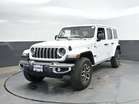 Used 2025 Jeep Wrangler Unlimited Sahara AWD/4WD image 8
