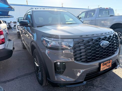 New 2026 Ford Explorer ST-Line w/ ST-Line Street Pack image 3