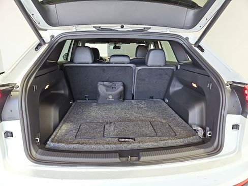 Certified 2023 Volkswagen Atlas Cross Sport SE w/ Panoramic Sunroof Package FWD image 12