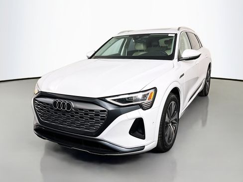 Used 2024 Audi Q8 e-tron Premium Plus w/ Premium Plus Package image 4