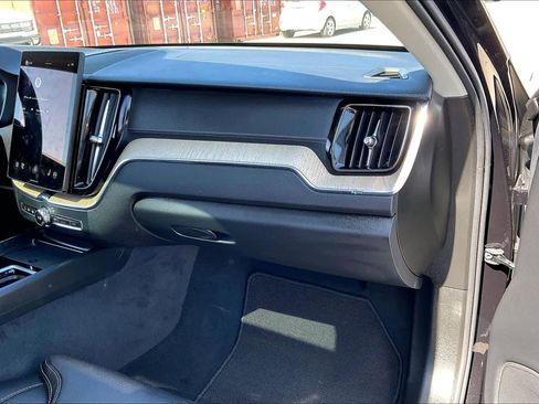 Used 2026 Volvo XC60 B5 Ultra w/ Protection Package Premier image 19