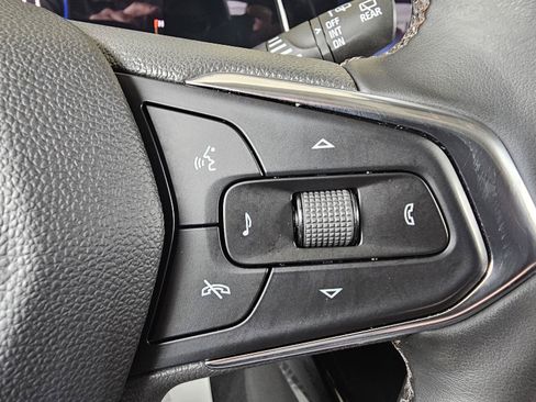 Used 2025 Chevrolet Trax LT w/ LT Convenience Package FWD image 23