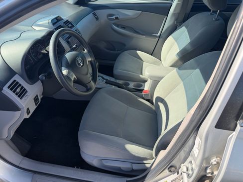 Used 2013 Toyota Corolla LE FWD image 11