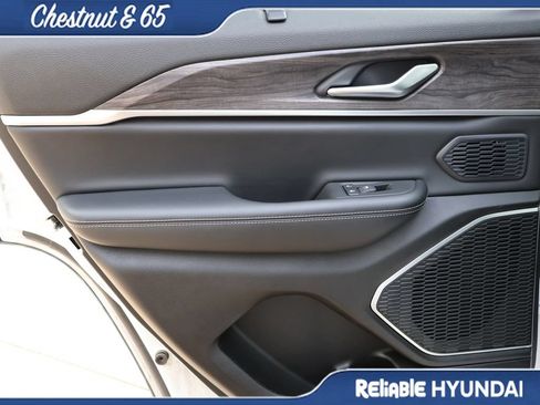 Used 2024 Jeep Grand Cherokee Limited 4xe AWD/4WD image 18