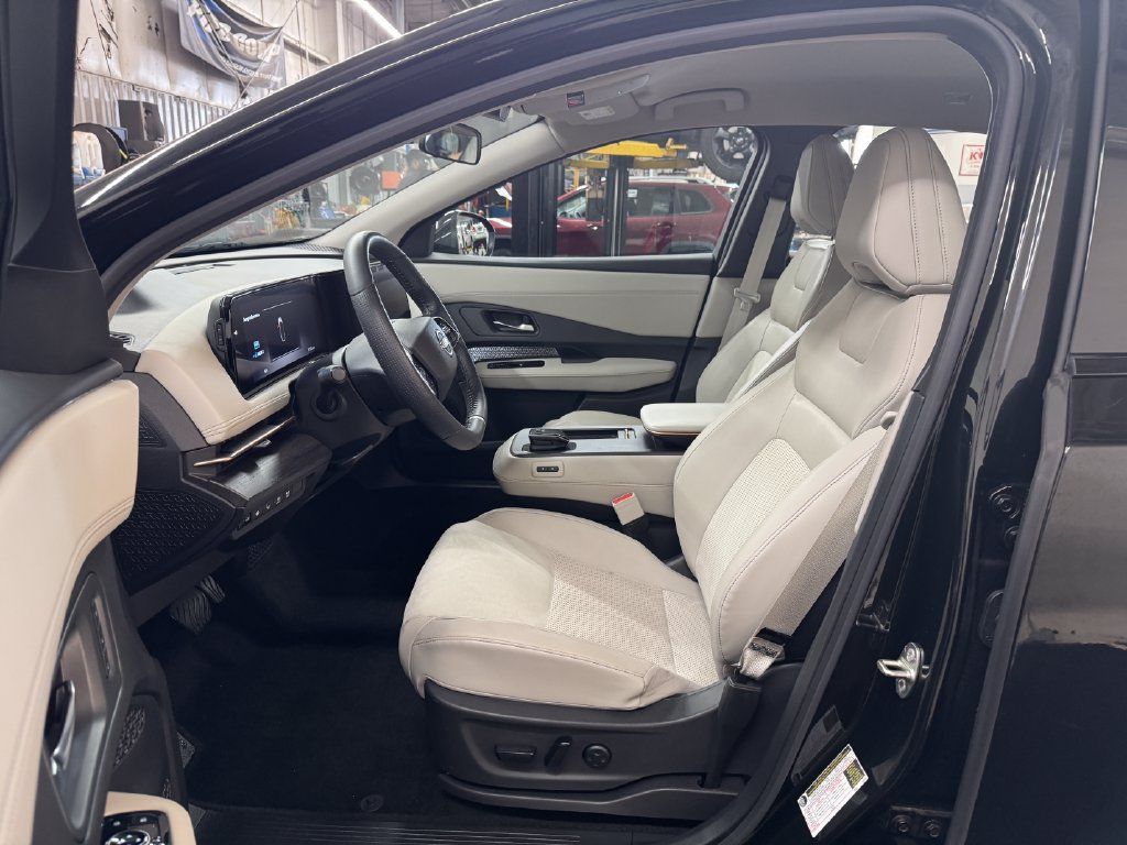 Used 2023 Nissan Ariya FWD image 16