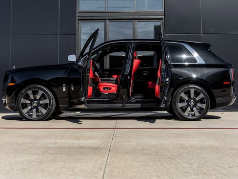 Used 2023 Rolls-Royce Cullinan image 11