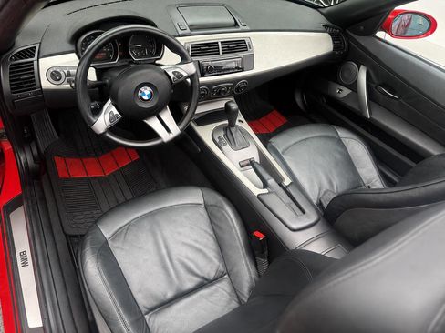Used 2004 BMW Z4 2.5i RWD image 2