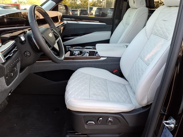 Certified 2026 Cadillac Escalade Platinum Sport w/ LPO, ONYX Package AWD/4WD image 5