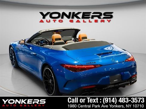 Used 2022 Mercedes-Benz SL 55 AMG 4MATIC w/ Driver Assistance Package image 9