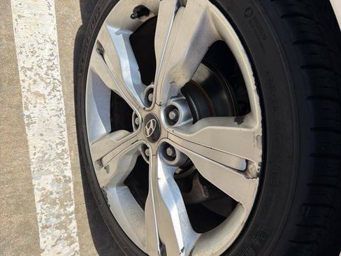 Used 2017 Hyundai Veloster Value Edition FWD image 38
