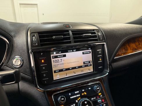 Used 2019 Lincoln Continental Premiere image 79