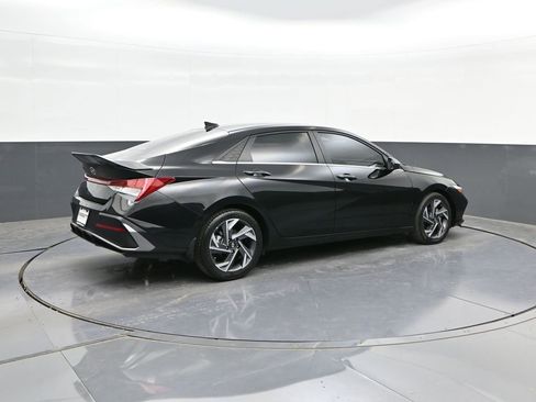 Used 2025 Hyundai Elantra SEL FWD image 15