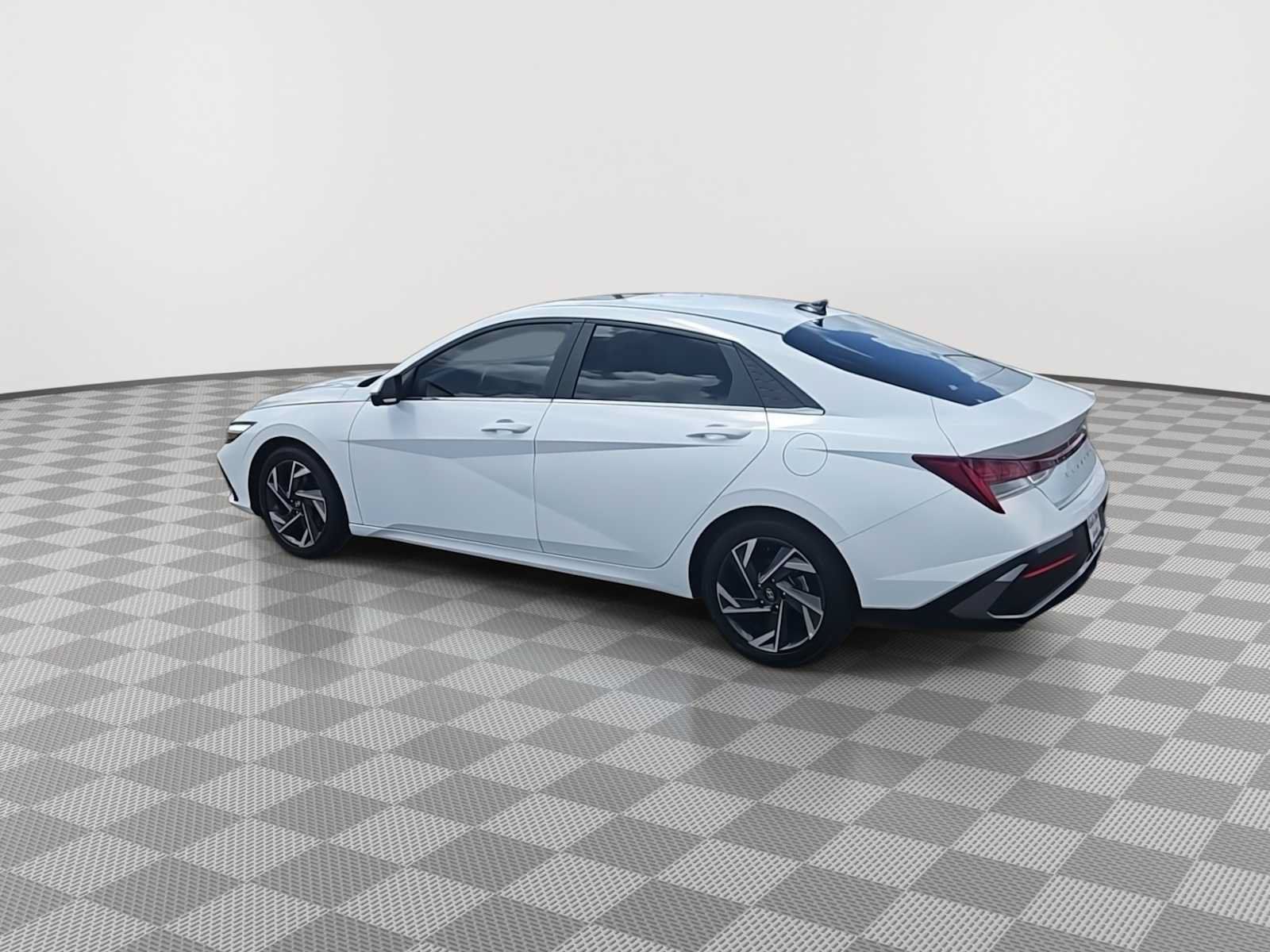 Used 2024 Hyundai Elantra Limited FWD image 6