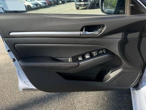 New 2025 Nissan Altima 2.5 SR image 18